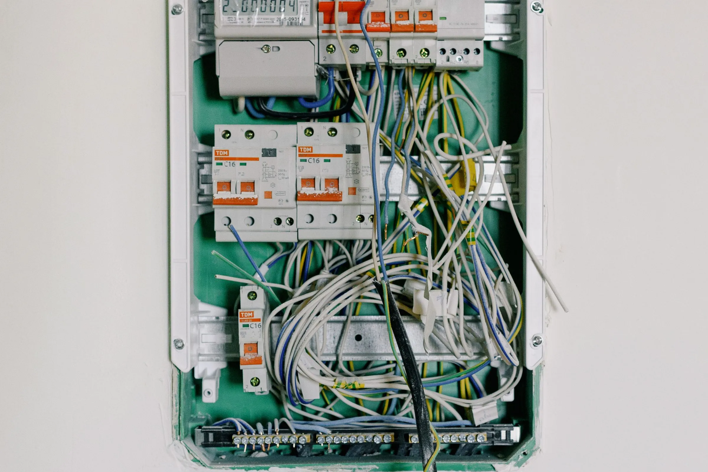 Leitungen und Installationen